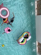 Downtown Oasis Pool Villa