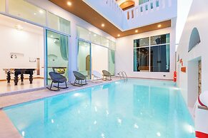 Downtown Oasis Pool Villa