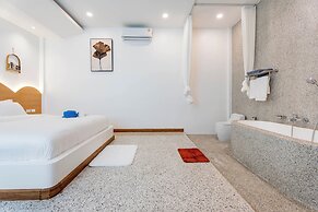 Downtown Oasis Pool Villa