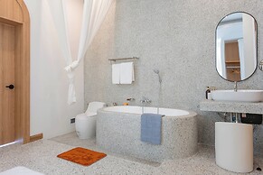 Downtown Oasis Pool Villa