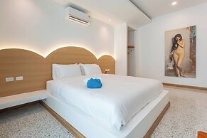 Downtown Oasis Pool Villa
