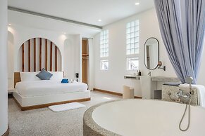 Downtown Oasis Pool Villa