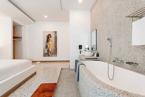 Downtown Oasis Pool Villa