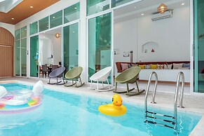 Downtown Oasis Pool Villa
