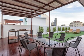 Downtown Oasis Pool Villa