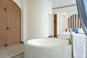 Downtown Oasis Pool Villa