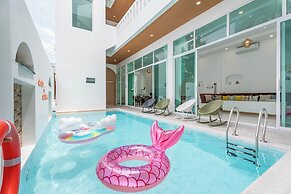 Downtown Oasis Pool Villa