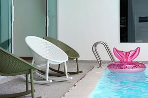 Downtown Oasis Pool Villa