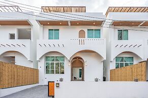 Downtown Oasis Pool Villa