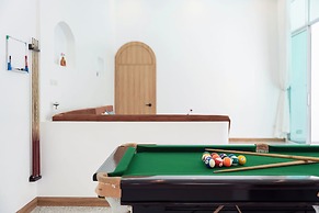 Downtown Oasis Pool Villa