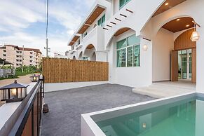 Downtown Oasis Pool Villa