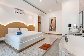 Downtown Oasis Pool Villa