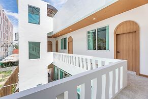 Downtown Oasis Pool Villa