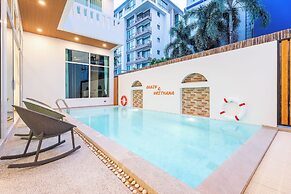Downtown Oasis Pool Villa