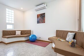 Downtown Oasis Pool Villa