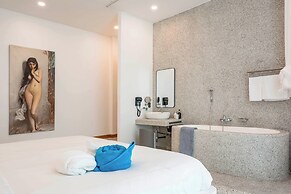 Downtown Oasis Pool Villa