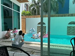 Downtown Oasis Pool Villa