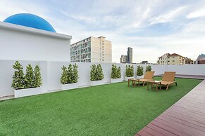 Downtown Oasis Pool Villa