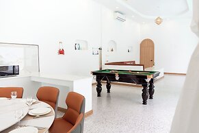Downtown Oasis Pool Villa
