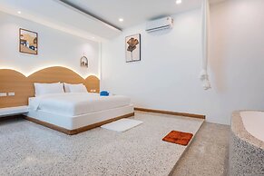 Downtown Oasis Pool Villa