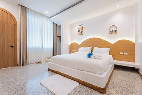Downtown Oasis Pool Villa
