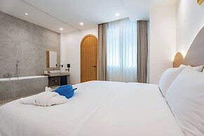 Downtown Oasis Pool Villa
