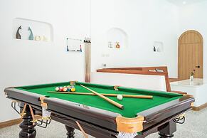 Downtown Oasis Pool Villa