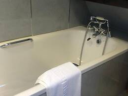 The Ilchester Arms Hotel