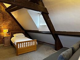 The Ilchester Arms Hotel