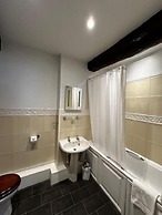 The Ilchester Arms Hotel