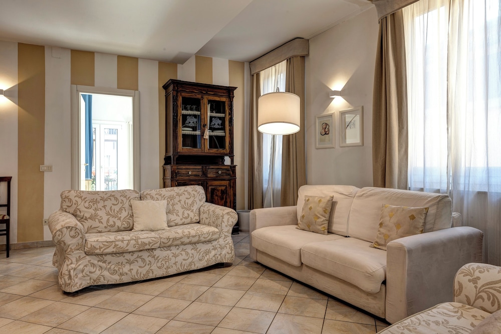 Taddeo Apartment by Mamo Florence