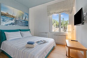 Kenyon Charm - Total Sea View