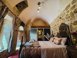 DARA KONAĞI