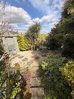 House Sleeps 7 With Enclosed Garden