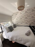 House Sleeps 7 With Enclosed Garden