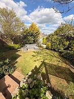 House Sleeps 7 With Enclosed Garden