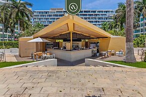 Oceanview 1 BR Condo With Private Beach - Pools