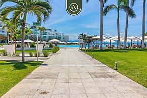 Oceanview 1 BR Condo With Private Beach - Pools
