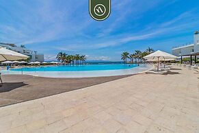 Oceanview 1 BR Condo With Private Beach - Pools
