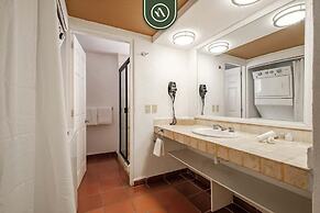 Amazing 1 BR Condo - Partial Oceanview - Pool