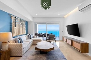 Oceanfront 3 BR Condo With Private Beach - Pools