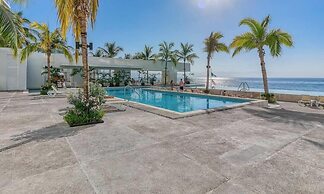 Oceanfront 3 BR Condo With Private Beach - Pools