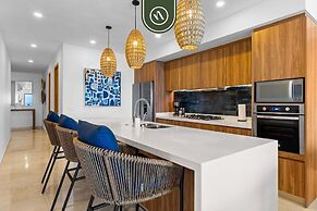 Oceanfront 3 BR Condo With Private Beach - Pools