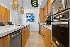 Oceanfront 3 BR Condo With Private Beach - Pools