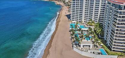 Oceanfront 3 BR Condo With Private Beach - Pools