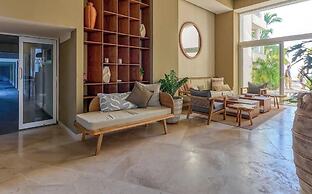 Oceanfront 3 BR Condo With Private Beach - Pools