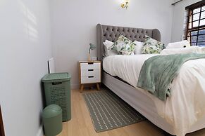 Room-luxurious Private Apartment With Po