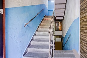 Fabhotel Blue Light