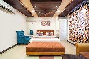 Fabhotel Prakash & Sons