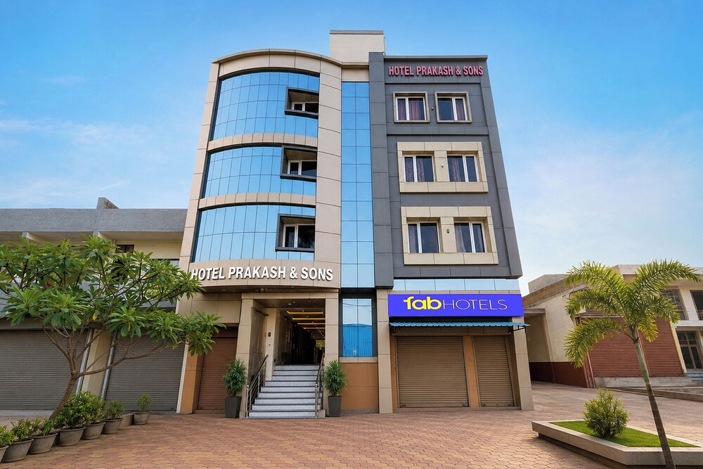 Fabhotel Prakash & Sons